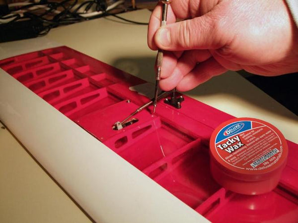 Tacky Wax Glue 28g - Micro Miniatures